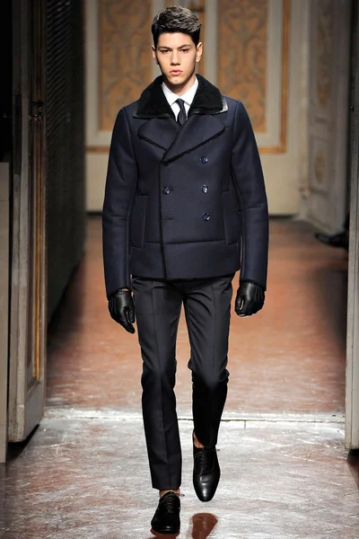 Look 15